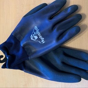Waterproof cold weather gloves.